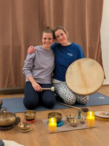 Inga und Luisa Yin Yoga mit Sound