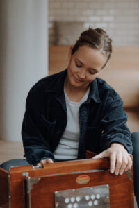 Anna Cozy Connection Harmonium