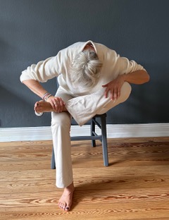 Yoga auf dem Stuhl